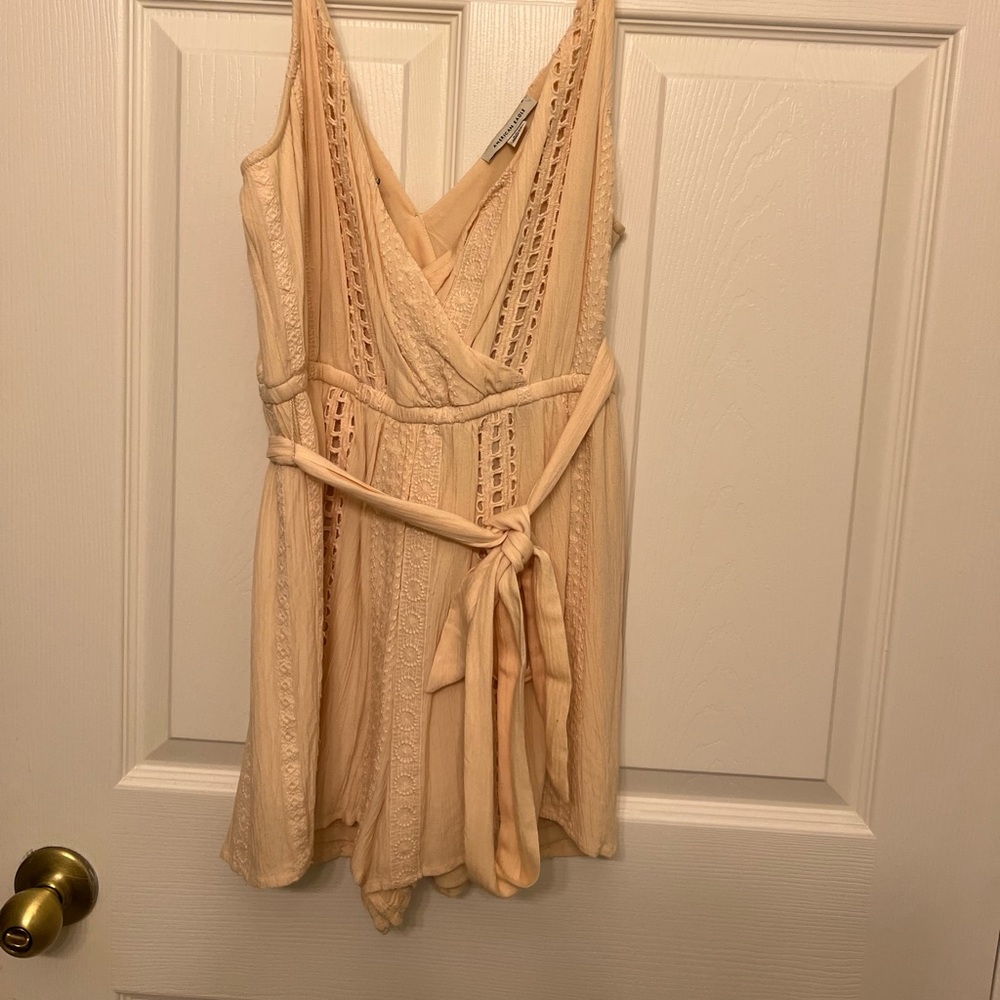 American Eagle  BEAUTIFUL pink/peachy romper